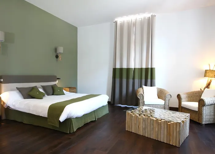 Domaine De L'esperon Hotel